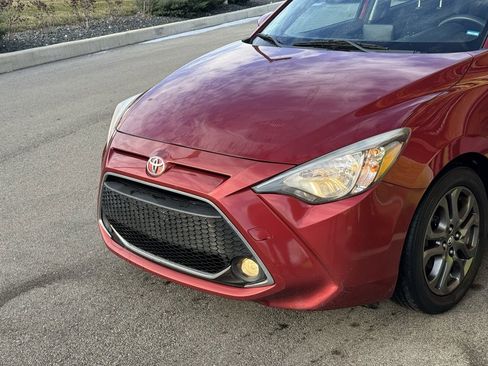 Used 2019 Toyota Yaris LE image 6