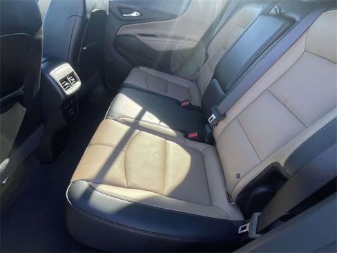 Used 2023 Chevrolet Equinox Premier image 12