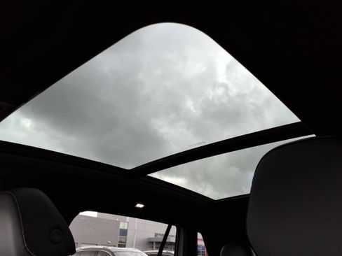 New 2026 Volkswagen Tiguan SE R-Line image 9