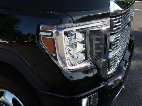 Used 2023 GMC Sierra 3500 Denali w/ Denali Ultimate Package AWD/4WD image 24