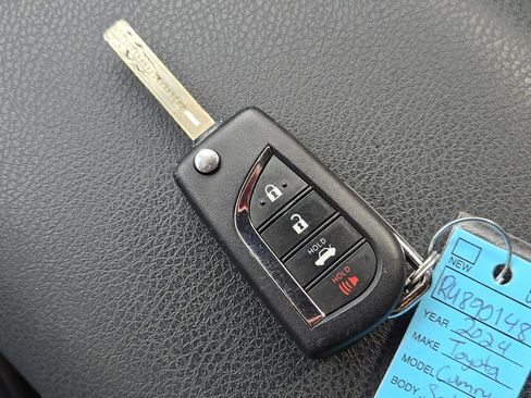 Used 2024 Toyota Camry SE image 31