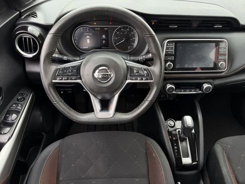 Used 2020 Nissan Kicks SR image 12
