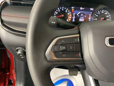 Used 2025 Jeep Compass Trailhawk AWD/4WD image 17