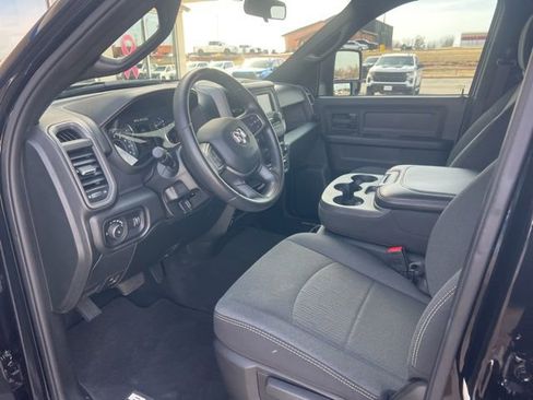 Used 2024 RAM 2500 Tradesman w/ Chrome Appearance Group image 13