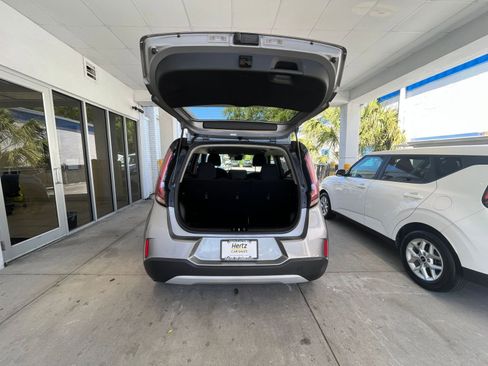 Used 2025 Kia Soul LX w/ LX Technology Package FWD image 29