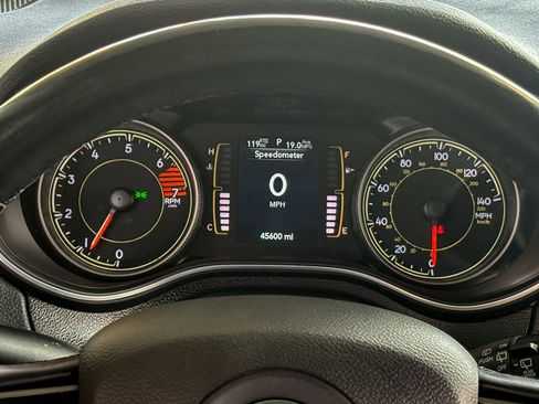 Used 2021 Jeep Cherokee Latitude Plus AWD/4WD image 8