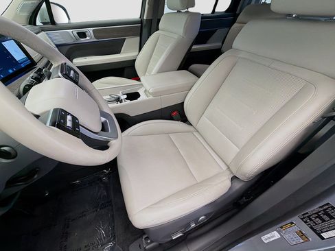 Used 2025 Hyundai Santa Fe Limited FWD image 11