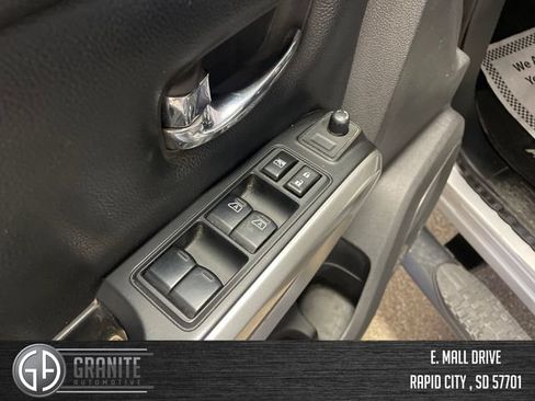 Used 2018 Nissan Titan PRO-4X w/ Pro-4x Convenience Package AWD/4WD image 12
