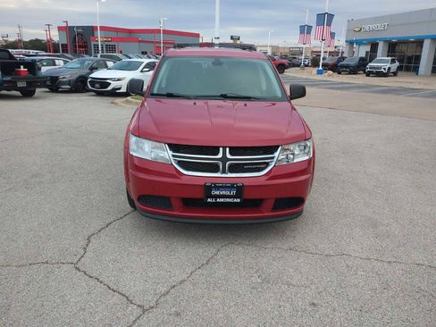 Used 2019 Dodge Journey SE image 3
