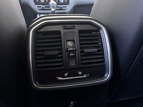 New 2026 Porsche Macan image 25