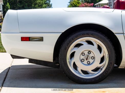Used 1991 Chevrolet Corvette Convertible RWD image 10