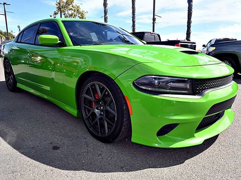Used 2017 Dodge Charger R/T Scat Pack w/ Technology Group RWD image 3
