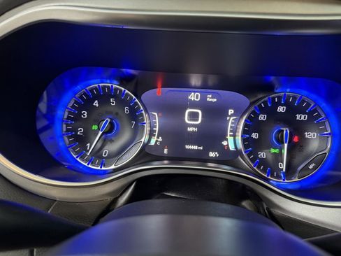 Used 2019 Chrysler Pacifica Touring-L Plus w/ S Appearance Package image 12