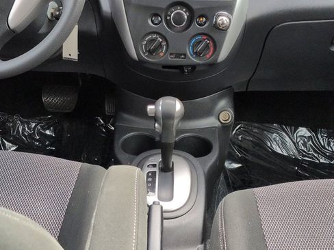 Certified 2017 Nissan Versa SV FWD image 18