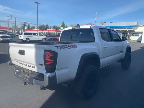 Used 2019 Toyota Tacoma TRD Off-Road image 4