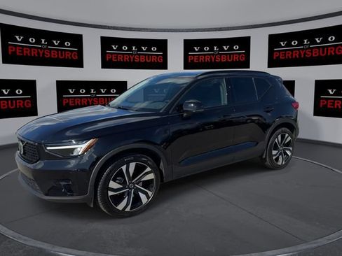 Used 2023 Volvo XC40 B5 Plus w/ Driver Assist Package AWD/4WD image 4