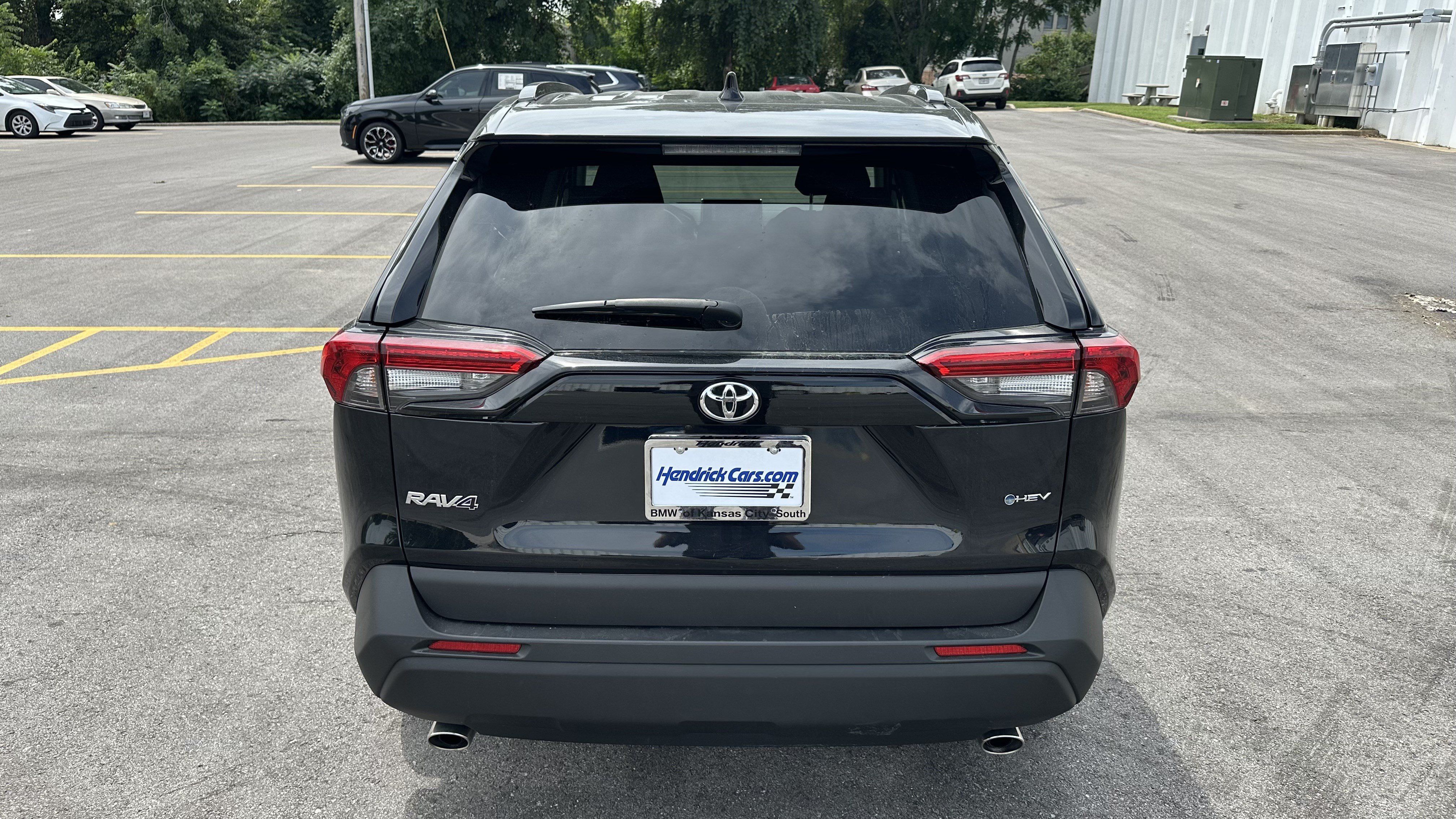 Used 2025 Toyota RAV4 XLE AWD/4WD image 9