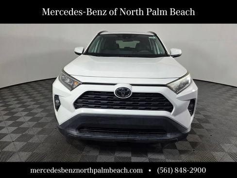 Used 2021 Toyota RAV4 XLE w/ Convenience Package FWD image 2