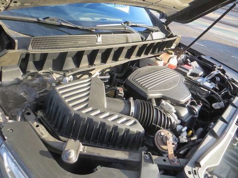 Used 2018 GMC Acadia SLE w/ Driver Alert Package I image 4