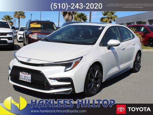 Used 2024 Toyota Corolla SE w/ SE Premium Package image 3