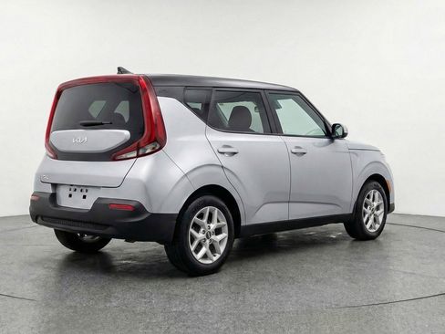 Used 2025 Kia Soul LX w/ LX Technology Package FWD image 9
