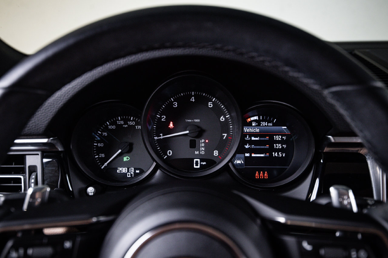 Certified 2024 Porsche Macan AWD/4WD image 15