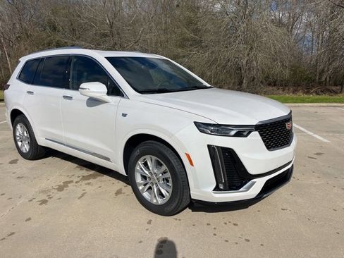 New 2025 Cadillac XT6 Luxury image 11