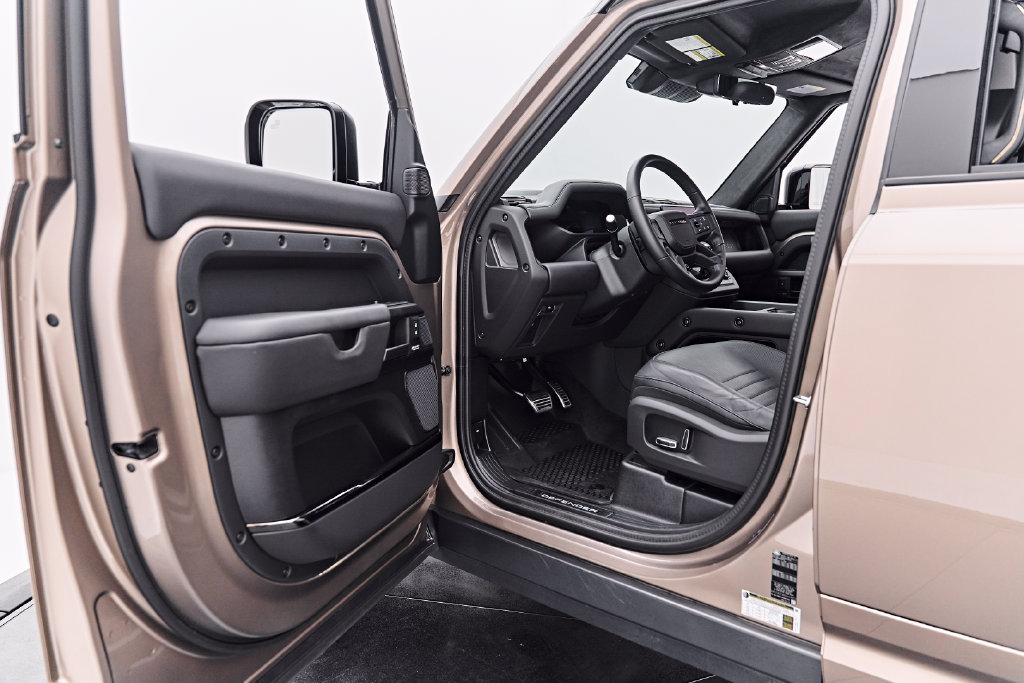 Used 2025 Land Rover Defender 110 AWD/4WD image 43