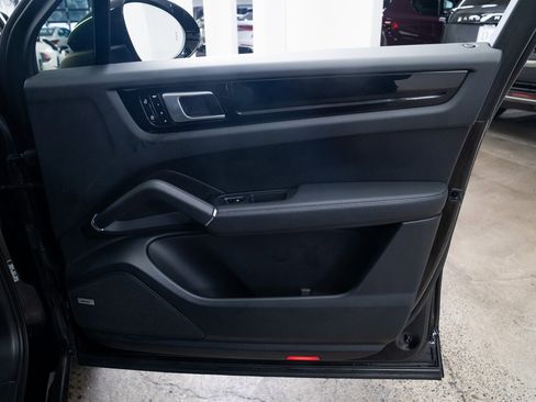 Used 2019 Porsche Cayenne Base image 24