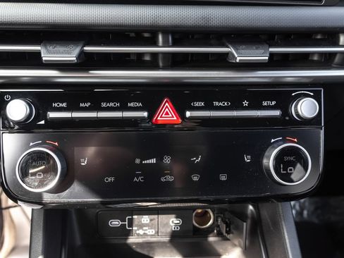 Certified 2025 Hyundai Santa Cruz SEL FWD image 18