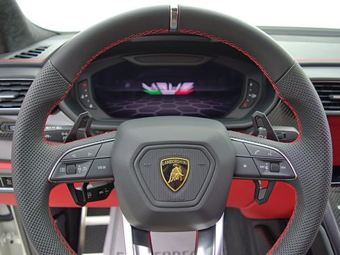 Used 2022 Lamborghini Urus AWD/4WD image 22
