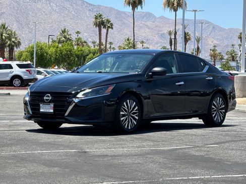 Used 2024 Nissan Altima 2.5 SV FWD image 7