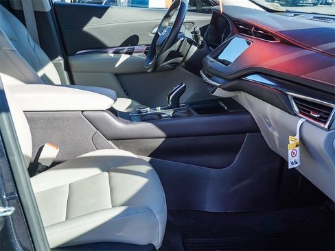 Used 2023 Cadillac XT4 Luxury w/ Cold Weather Package image 12