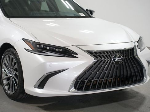 Used 2024 Lexus ES 350 Ultra Luxury w/ Accessory Package (Z2) image 4