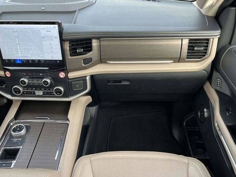 Used 2024 Ford Expedition Max Limited image 20