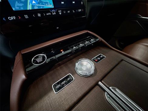 Used 2025 Lincoln Navigator Reserve AWD/4WD image 16