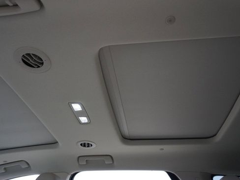 Used 2023 Buick Enclave Premium w/ Experience Buick Package image 34