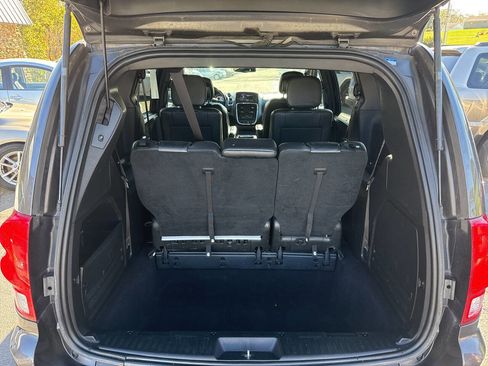 Used 2018 Dodge Grand Caravan SXT w/ Driver Convenience Group image 8