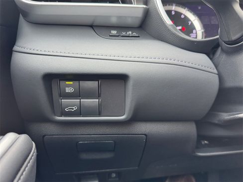 Used 2022 Toyota Highlander XLE image 28