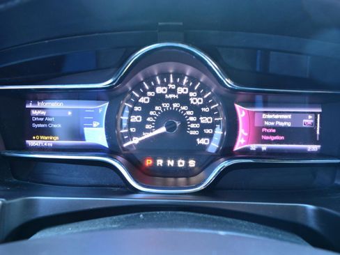 Used 2013 Lincoln MKS image 20