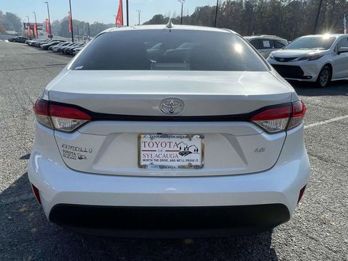 Used 2025 Toyota Corolla LE image 3