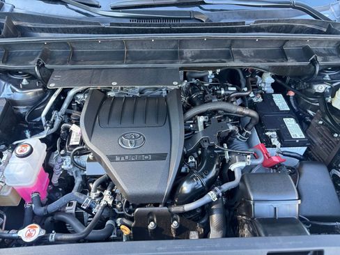 Used 2025 Toyota Highlander LE FWD image 33