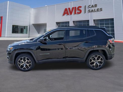 Used 2025 Jeep Compass Limited image 11