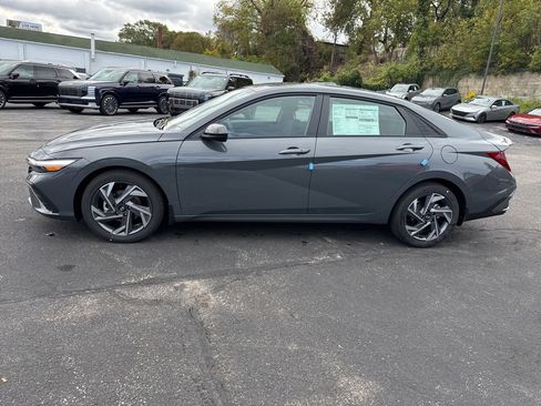 New 2025 Hyundai Elantra Sport image 4