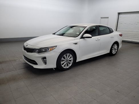 Used 2018 Kia Optima S FWD image 2