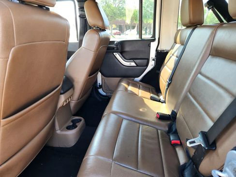 Used 2012 Jeep Wrangler Unlimited Sahara AWD/4WD image 12