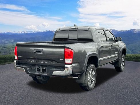 Used 2017 Toyota Tacoma SR5 w/ Tow Package AWD/4WD image 5