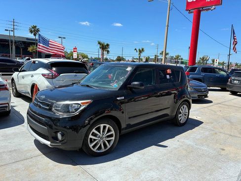 Used 2018 Kia Soul + image 8