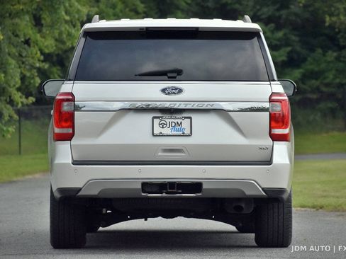Used 2018 Ford Expedition Max XLT w/ Equipment Group 202A AWD/4WD image 6