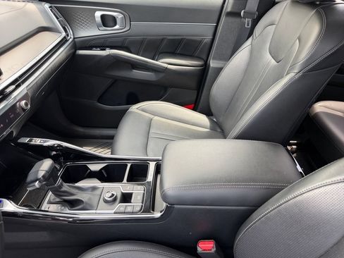 Used 2025 Kia Sorento SX FWD image 12